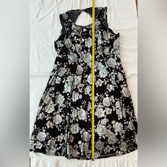Retro Chic by Torrid. Black and iridescent floral dress. Fully lined, mesh top. - Picture 6 of 6